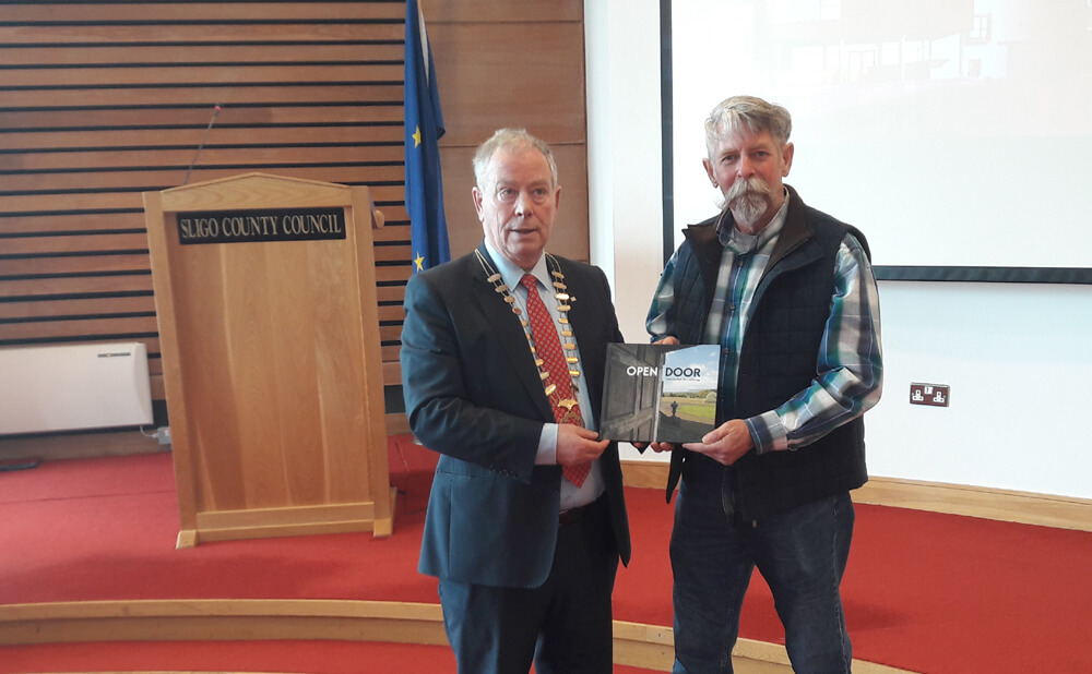 Visitors from Orange County New York meet Cathaoirleach